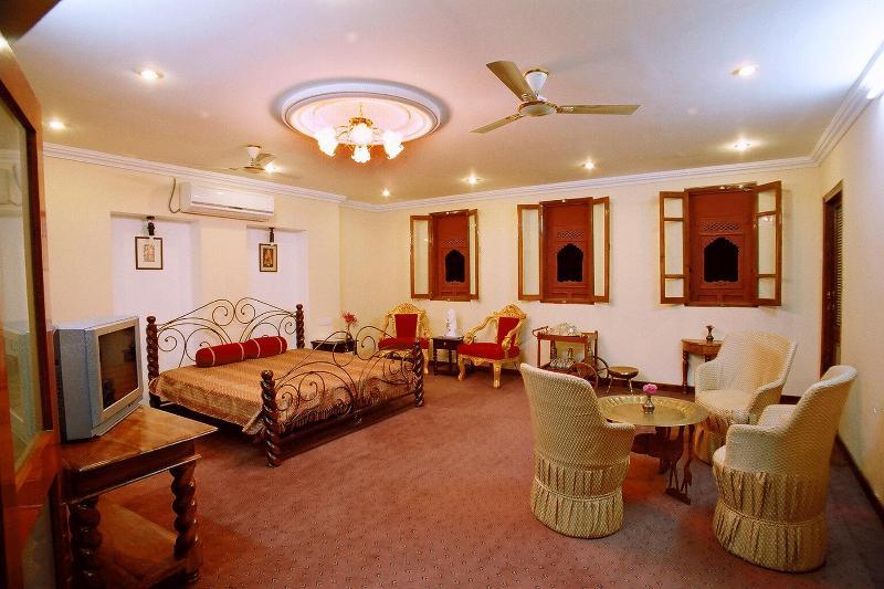 Oyo 9900 Hotel Pioneer Plaza 焦特布尔 外观 照片