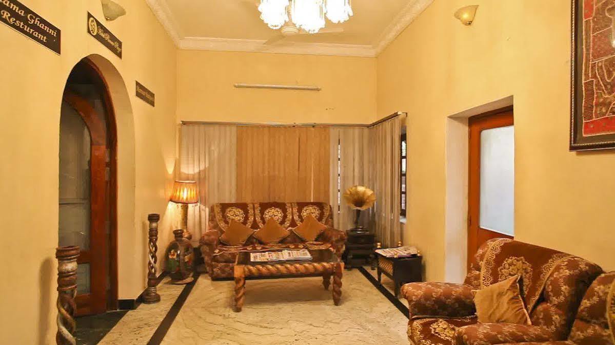 Oyo 9900 Hotel Pioneer Plaza 焦特布尔 外观 照片