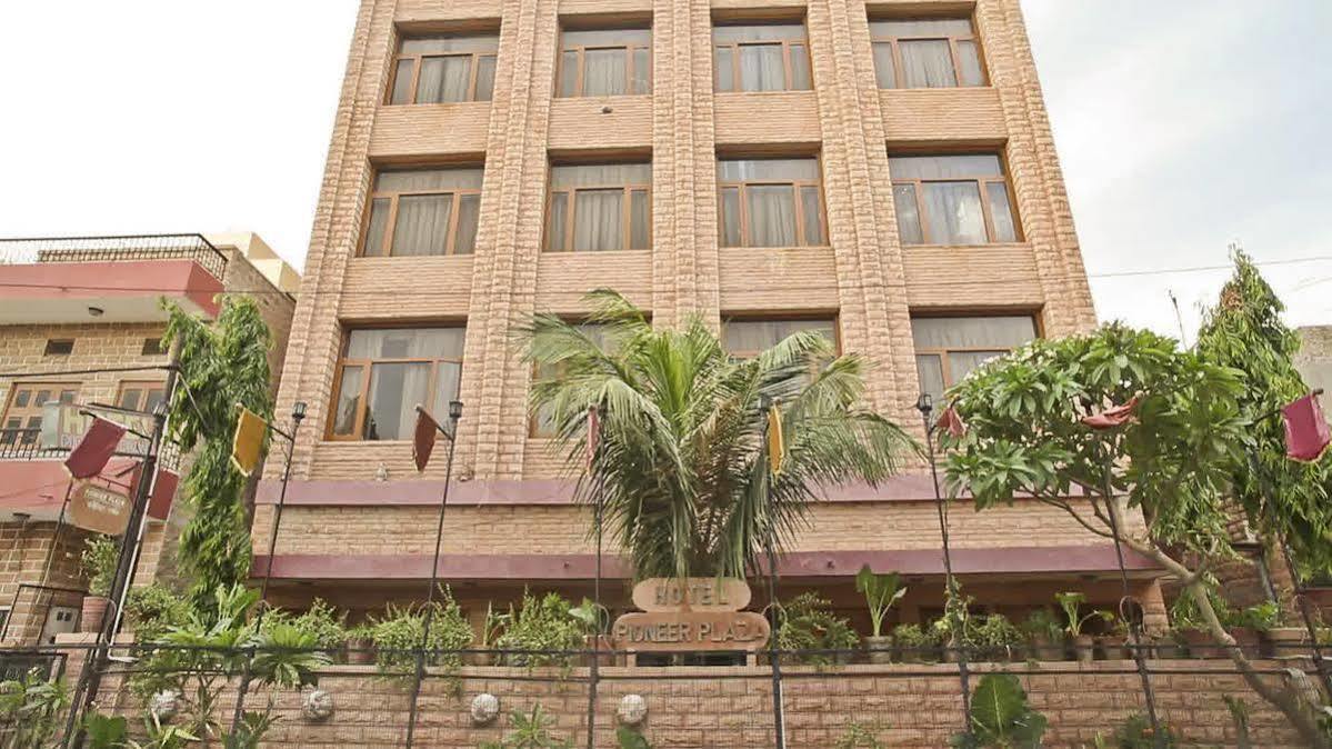 Oyo 9900 Hotel Pioneer Plaza 焦特布尔 外观 照片