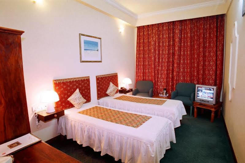 Oyo 9900 Hotel Pioneer Plaza 焦特布尔 外观 照片